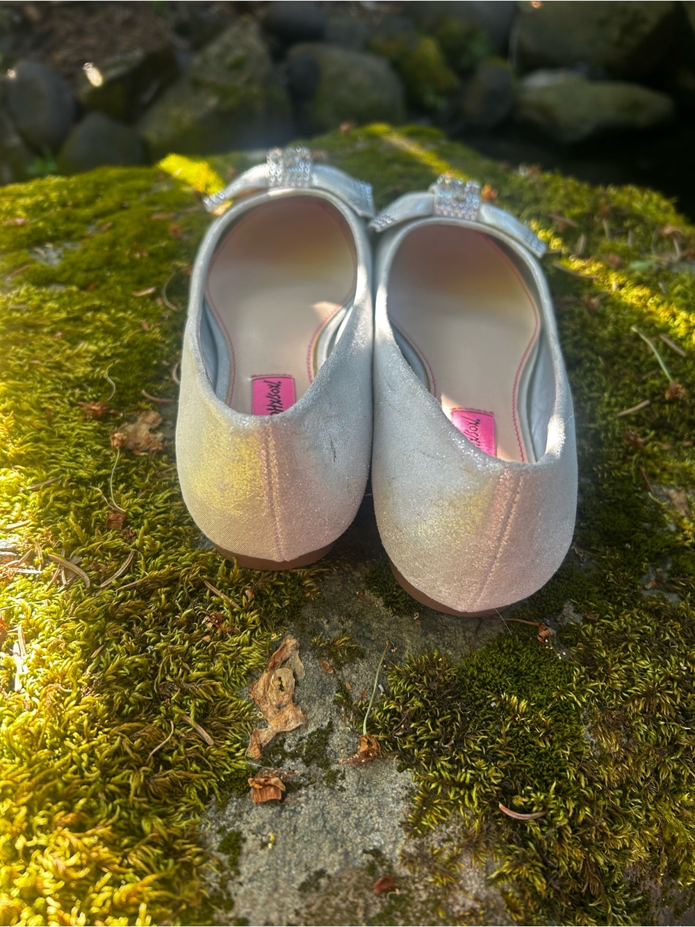 Betsey Johnson Silver Glitter Bow Flats with Crystal Accent - Size 5.5 - Picture 8 of 11